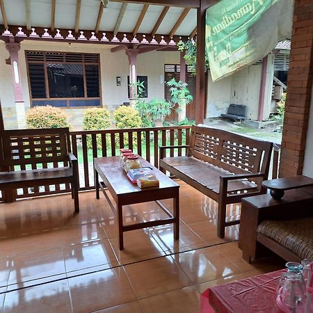 Romadhoni Homestay Magelang Exterior foto